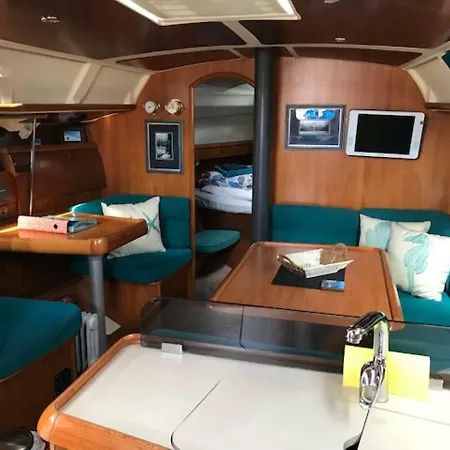 Bådhotel Yacht Brego - A Different Way To