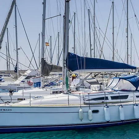 Bateau-hôtel Yacht Brego - A Different Way To *