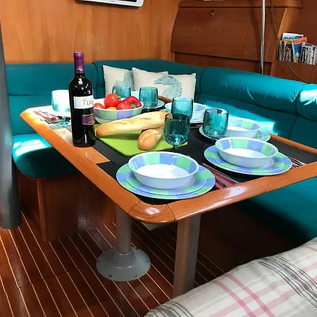 Yacht Brego - A Different Way To Bateau-hôtel